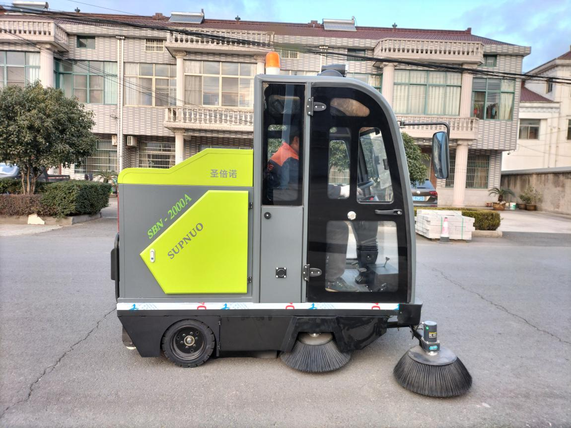 东平龙马清扫车
